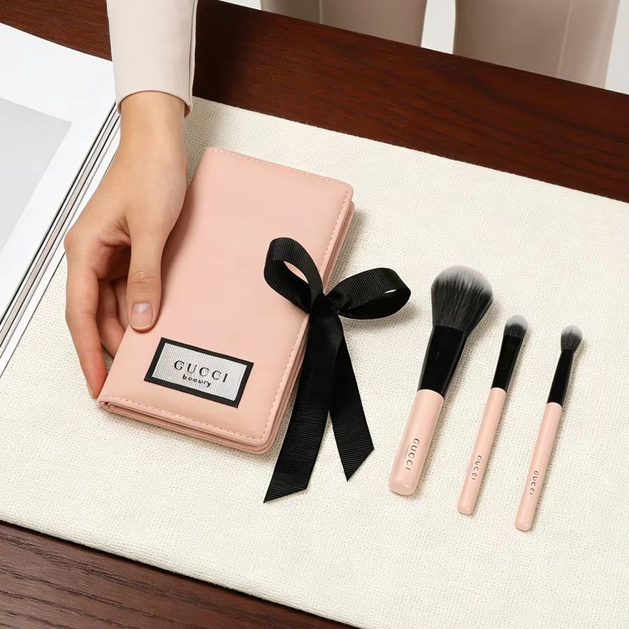 GUCCI'nin Çantası Makyaj Fırça - Luxury Skincare Set incelemesi ve fiyatı